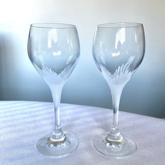 Candide by SCHOTT-ZWIESEL Wine Glasses with “Angel Wing” Etched Pattern 2x - Picture 1 of 9